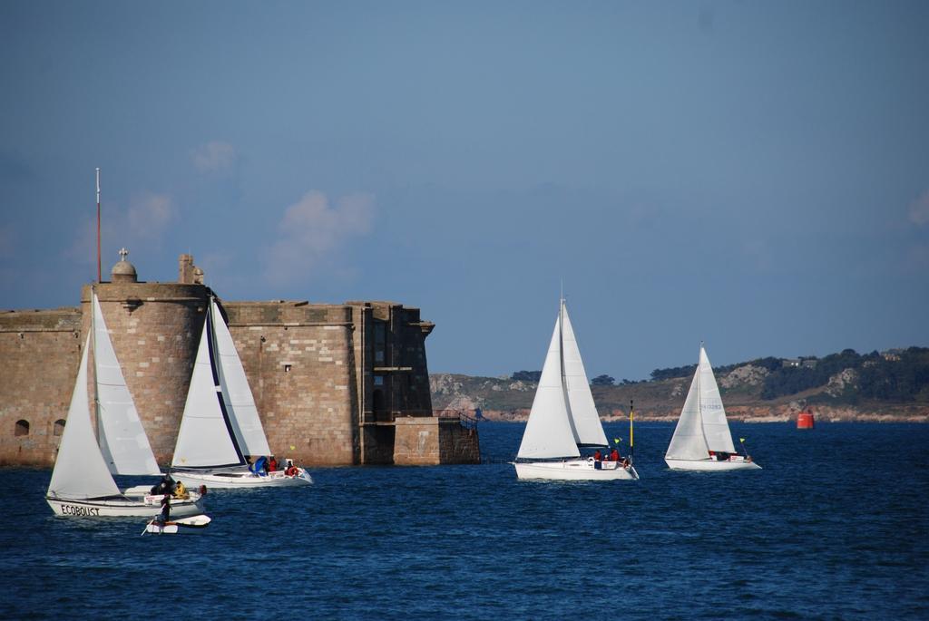The Originals Boutique, Hotel De La Baie De Morlaix Carantec Bagian luar foto